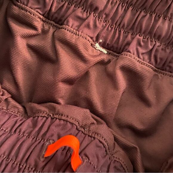 Lululemon Tracker Short III 4-way Stretch Bordeaux Drama  sz 4 EUC - Picture 9 of 10